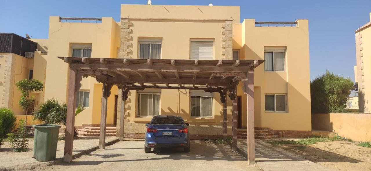 A Sea View Spacious Cheering 5 Bedroom Villa Ain Sokhna "Ain Bay" فيلا كاملة للإيجار قرية العين باي 艾因苏赫纳 外观 照片
