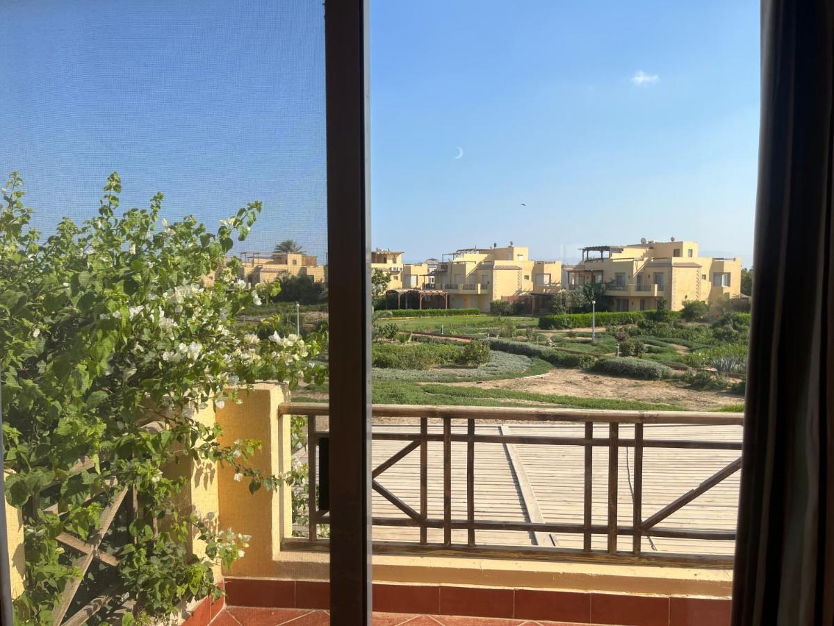 A Sea View Spacious Cheering 5 Bedroom Villa Ain Sokhna "Ain Bay" فيلا كاملة للإيجار قرية العين باي 艾因苏赫纳 外观 照片