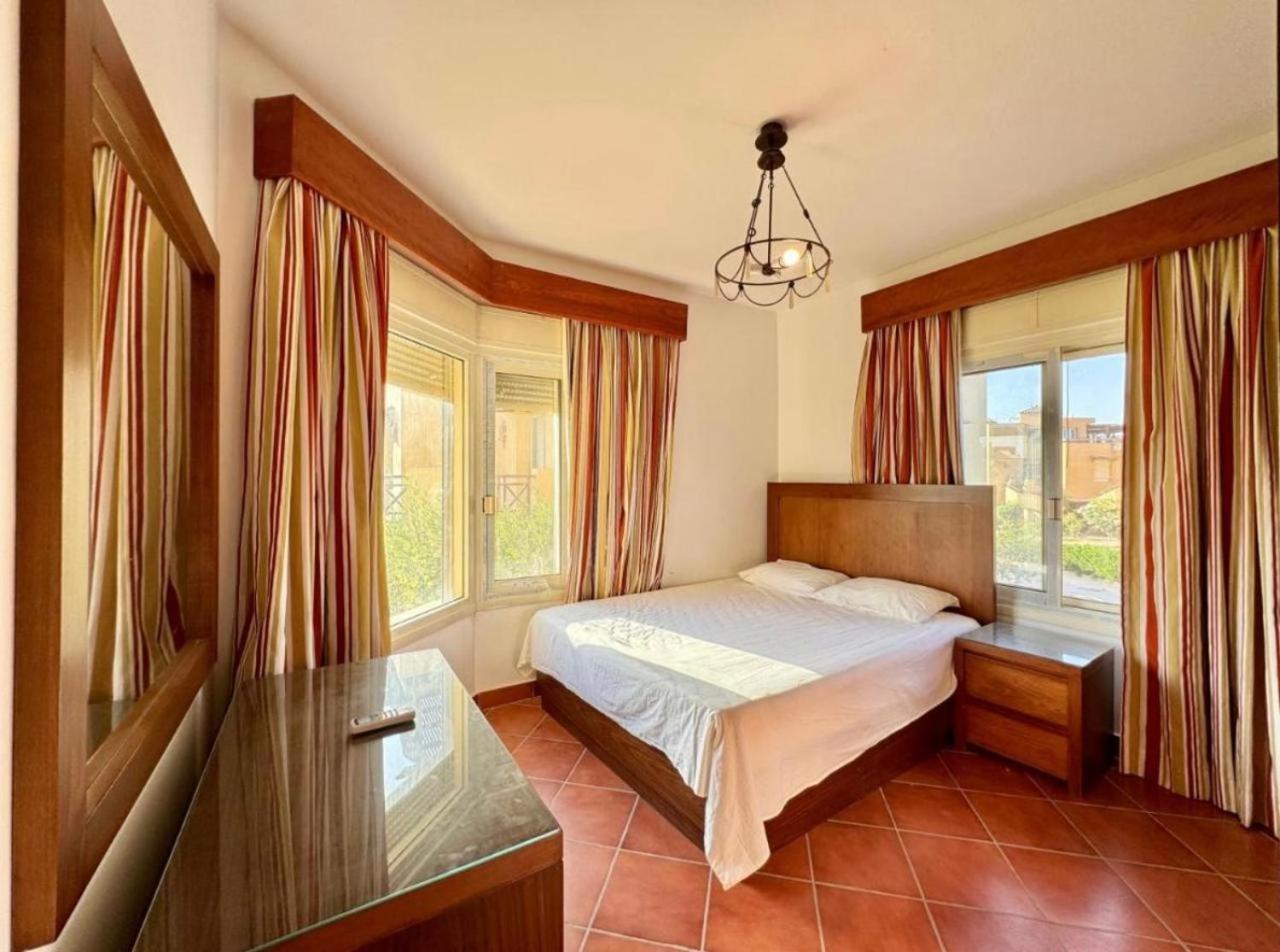 A Sea View Spacious Cheering 5 Bedroom Villa Ain Sokhna "Ain Bay" فيلا كاملة للإيجار قرية العين باي 艾因苏赫纳 外观 照片