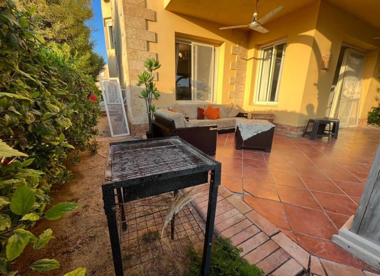 A Sea View Spacious Cheering 5 Bedroom Villa Ain Sokhna "Ain Bay" فيلا كاملة للإيجار قرية العين باي 艾因苏赫纳 外观 照片