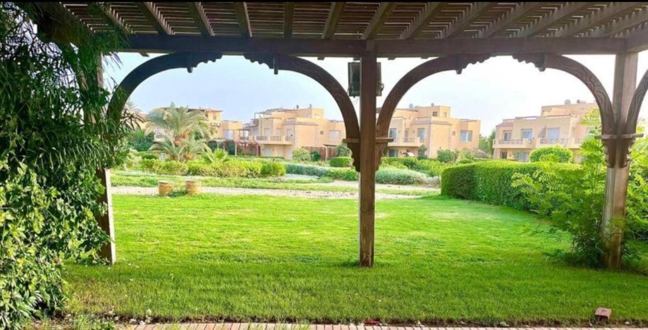 A Sea View Spacious Cheering 5 Bedroom Villa Ain Sokhna "Ain Bay" فيلا كاملة للإيجار قرية العين باي 艾因苏赫纳 外观 照片